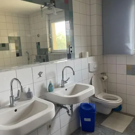 Schoene Zimmer-wohnung *